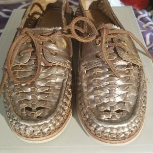 NWOT WOMENS FRYE DECK SHOES